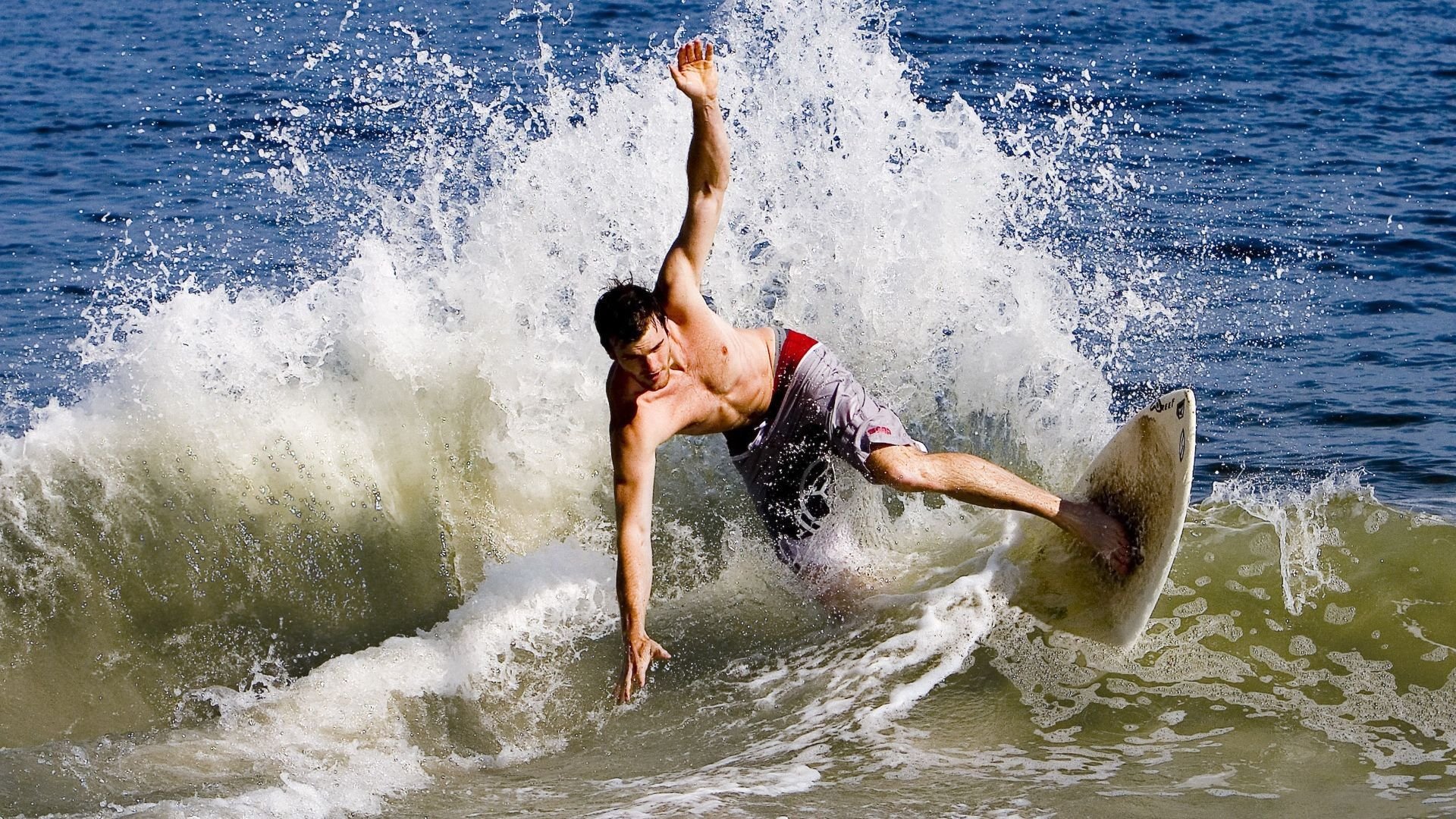 开云体育入口-意甲极限对抗：攻守转换精彩纷呈，意甲身体对抗